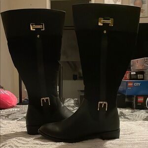 Karen Scott Black Winter Boots with Gold Accentsboots